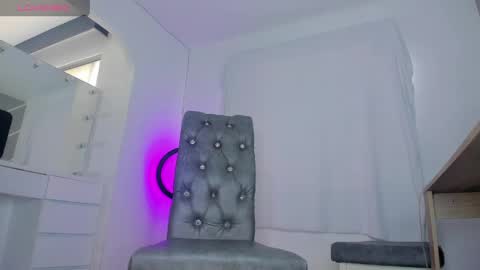 dereckhardd online show from April 2026 02:22:02 PM