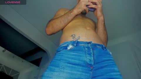 dereckhardd online show from April 2026 12:50:01 AM