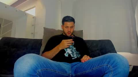 dereckhardd online show from May 2026 03:38:02 PM