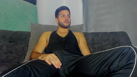 dereckhardd online show from May 2026 12:10:01 PM
