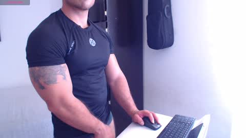 Snapshot of derek_group chatting on December 2024 04:29:02 PM Derek online show from December 2024 04:29:02 PM