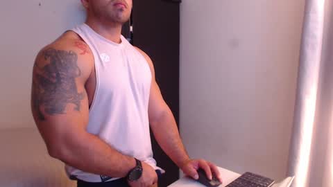 Snapshot of derek_group chatting on January 2025 11:29:01 PM Derek online show from January 2025 11:29:01 PM