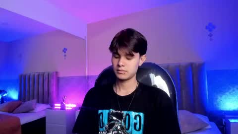 derek_sinn online show from April 2026 01:42:02 AM