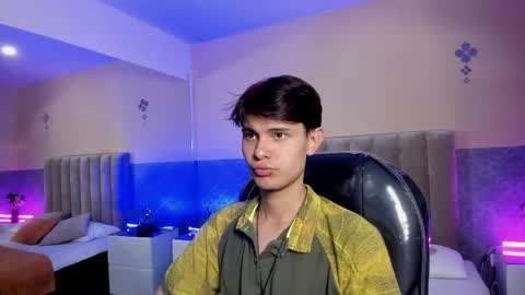 derek_sinn online show from April 2026 08:01:02 PM