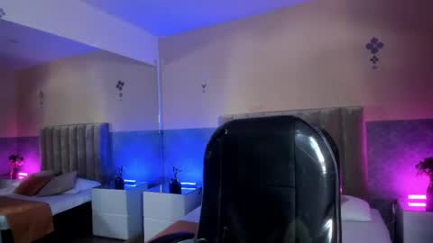 derek_sinn online show from April 2026 08:32:01 PM