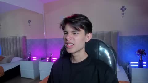 derek_sinn online show from April 2026 08:33:01 PM