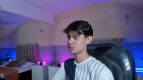 derek_sinn online show from April 2026 08:11:02 PM