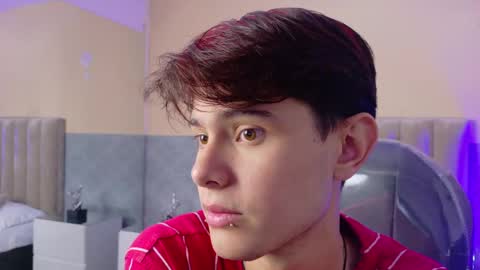 derek_sinn online show from April 2026 08:37:02 PM