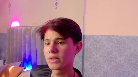 derek_sinn online show from April 2026 09:08:01 PM