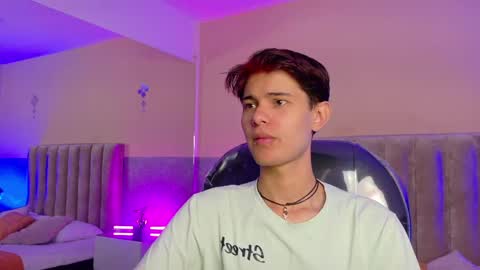 derek_sinn online show from May 2026 08:14:02 PM