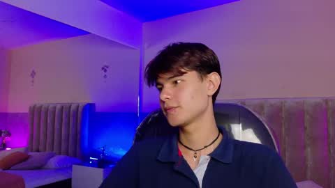 derek_sinn online show from May 2026 09:33:02 PM