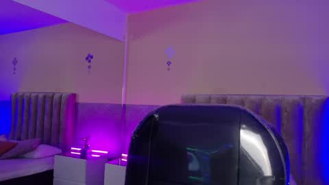 derek_sinn online show from May 2026 09:23:01 PM