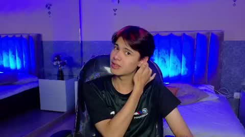 derek_sinn online show from June 2026 04:25:01 AM