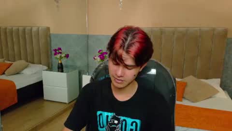 derek_sinn online show from June 2026 08:33:02 PM