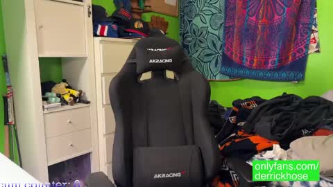 Snapshot of derrick_hose chatting on March 2025 03:13:02 AM Derrick Hose online show from March 2025 03:13:02 AM