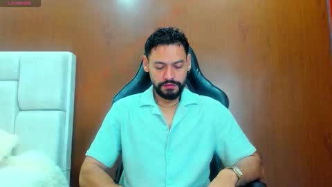 Snapshot of derrybigger_cm chatting on November 2025 02:17:02 PM DerryBigger CM online show from November 2025 02:17:02 PM