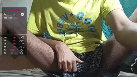 Snapshot of desi_boy799417 chatting on February 2025 06:33:01 AM desi_boy799417 online show from February 2025 06:33:01 AM