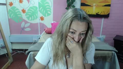 Snapshot of desire_latin chatting on February 2025 09:06:02 PM VALERIA online show from February 2025 09:06:02 PM