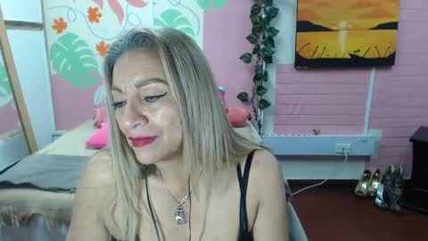 Snapshot of desire_latin chatting on March 2025 08:59:01 PM VALERIA online show from March 2025 08:59:01 PM