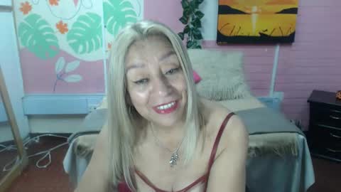 Snapshot of desire_latin chatting on April 2026 08:31:02 PM VALERIA online show from April 2026 08:31:02 PM