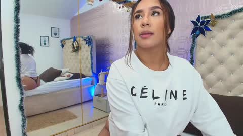 Snapshot of desire_sara chatting on January 2025 03:44:02 PM Sara Desire online show from January 2025 03:44:02 PM