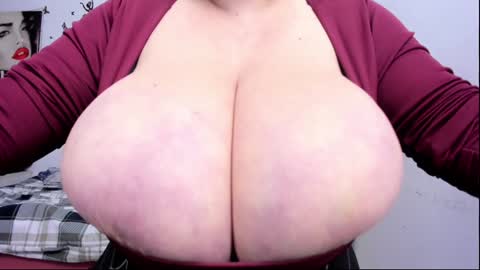 Snapshot of desirehugeboobs4you chatting on February 2025 03:30:02 AM Nicky online show from February 2025 03:30:02 AM