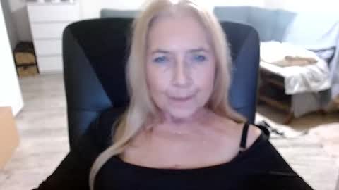 Snapshot of desiresofia chatting on December 2024 06:28:01 PM S O F I A online show from December 2024 06:28:01 PM