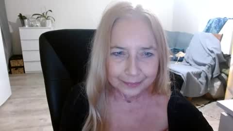 Snapshot of desiresofia chatting on January 2025 06:16:01 PM S O F I A online show from January 2025 06:16:01 PM