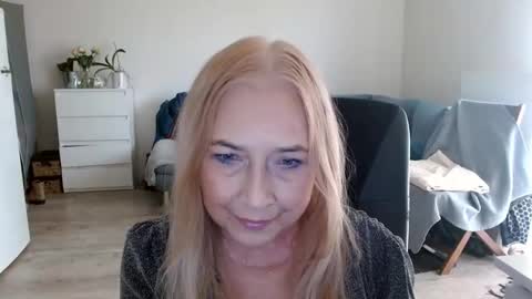 Snapshot of desiresofia chatting on January 2025 10:50:02 AM S O F I A online show from January 2025 10:50:02 AM