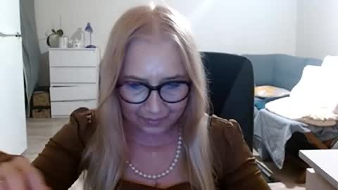 Snapshot of desiresofia chatting on February 2025 05:50:01 PM S O F I A online show from February 2025 05:50:01 PM