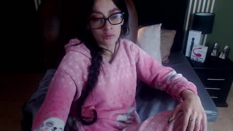 Snapshot of desiring__angel chatting on December 2024 09:29:02 AM Desiring Angel online show from December 2024 09:29:02 AM