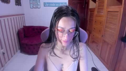 Snapshot of desiring__angel chatting on November 2025 06:00:02 AM Desiring Angel online show from November 2025 06:00:02 AM