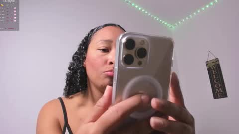 desty_y online show from October 2025 04:27:01 PM