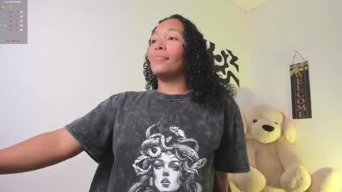 desty_y online show from November 2025 05:19:01 PM