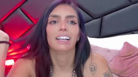 Snapshot of deuxgold chatting on April 2026 04:28:01 AM DEUX online show from April 2026 04:28:01 AM