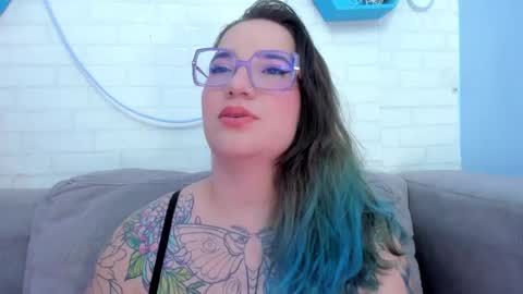 Snapshot of deva_blue chatting on February 2025 04:11:02 AM Deva Blue online show from February 2025 04:11:02 AM