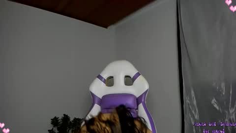 Snapshot of devadoll chatting on September 2025 11:20:01 PM Gi HELP ME REACH 50 THUMPS UP 3 online show from September 2025 11:20:01 PM