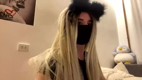 Snapshot of devil_goddess1 chatting on October 2025 05:17:01 PM Emily online show from October 2025 05:17:01 PM