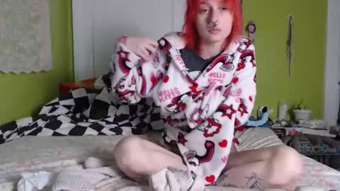 Snapshot of devilg1rl chatting on January 2026 01:41:01 AM poutyangel online show from January 2026 01:41:01 AM