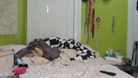 Snapshot of devilg1rl chatting on January 2026 11:09:01 PM poutyangel online show from January 2026 11:09:01 PM