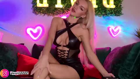 Devill2222 online show from June 2026 06:45:01 PM