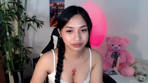 Snapshot of devine_goddessx chatting on February 2025 12:42:01 AM Devine Greyson online show from February 2025 12:42:01 AM
