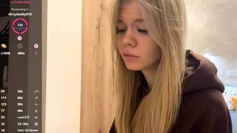Snapshot of dewdropdoll chatting on May 2026 01:51:02 PM dewdropdoll online show from May 2026 01:51:02 PM
