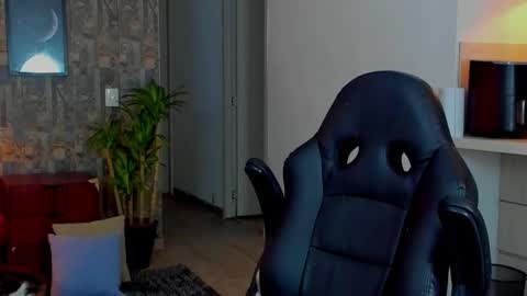 JULIAN online show from December 2025 01:00:02 AM