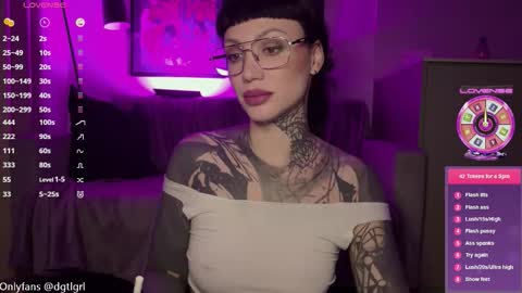 dgtlgrl online show from October 2025 03:31:01 PM