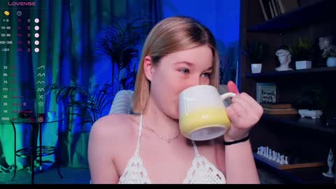 Snapshot of di_huny chatting on January 2025 09:35:02 PM Arina online show from January 2025 09:35:02 PM