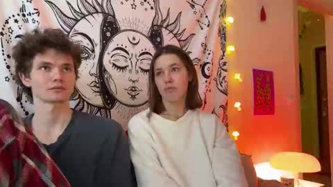 Snapshot of di_n_alex chatting on February 2025 01:35:02 PM Di Alex online show from February 2025 01:35:02 PM