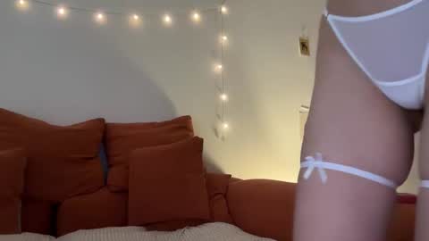 Snapshot of di_n_alex chatting on November 2025 12:08:02 PM Di Alex online show from November 2025 12:08:02 PM