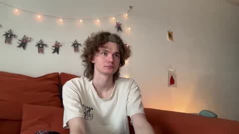 Snapshot of di_n_alex chatting on December 2025 10:00:02 AM Di Alex online show from December 2025 10:00:02 AM