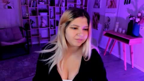 Dia online show from October 2025 07:55:01 PM